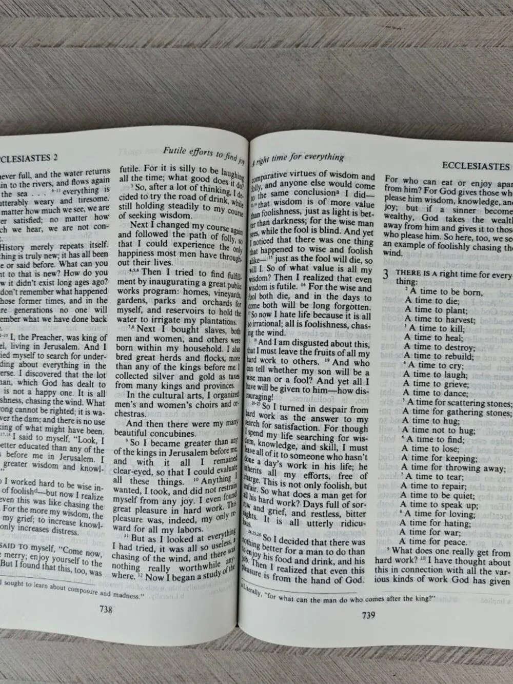 The Living Bible Paraphrased Large Print Edition Tyndale House 1971 Softcover